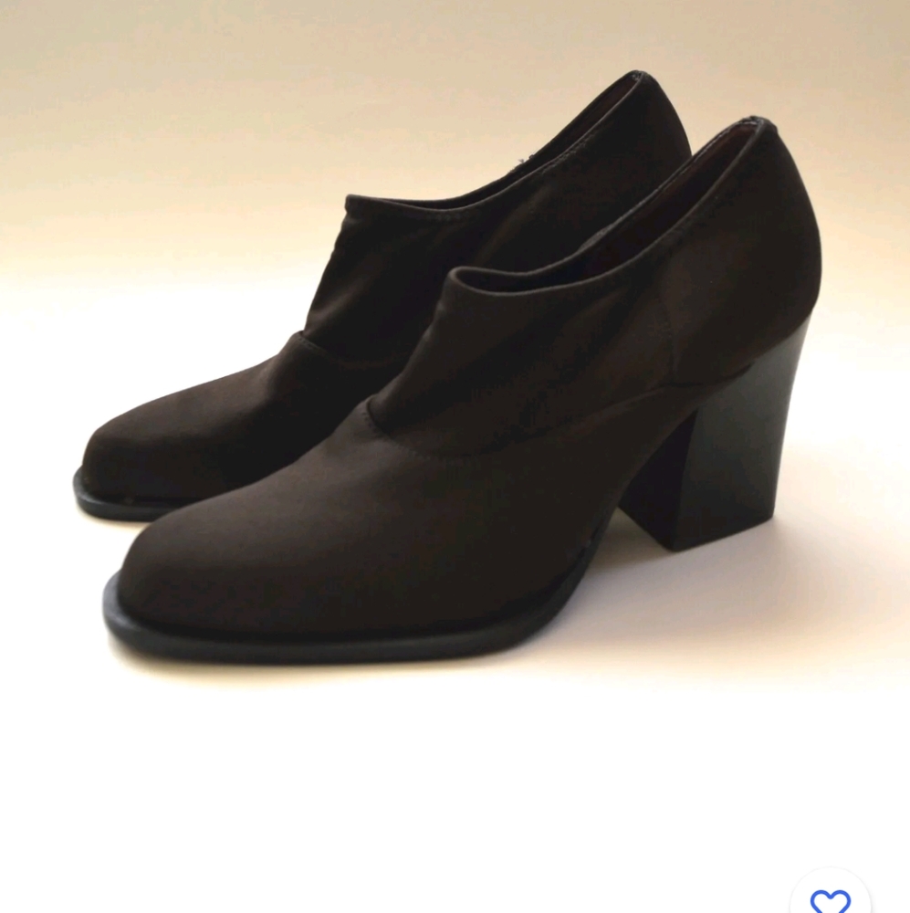 NINE WEST SIZE 5 1/2 M BROWN STRETCH ELASTIC STACK HEEL SLIP ON PUMPS SHOES